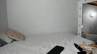 girl_becky chaturbate beautiful bitch jerks off with an unusual device