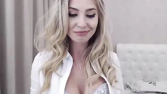 anyaa_ myfreecams mature hottie caresses shaved cunt