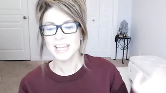 annbrooke myfreecams shows how deep a toy can be in your mouth