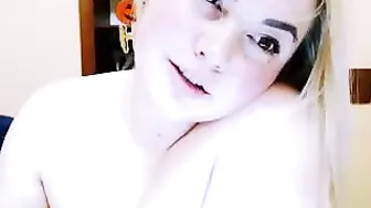 anna_pooh myfreecams desired woman fucks herself with fingers