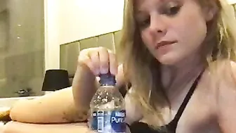 taylorwolfe myfreecams sweet chick masturbates with sex toys