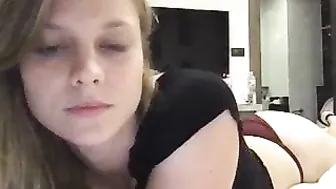 taylorwolfe myfreecams  female in stockings having fun with a phallus
