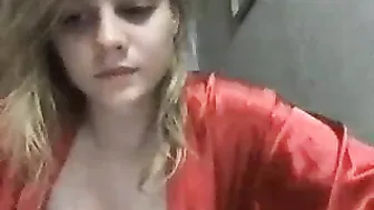 taylorwolfe myfreecams blonde plays with sex toy