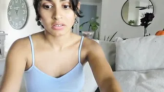 stacy_x3 myfreecams caresses the clitoris under the table