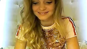 snowwhite4you myfreecams breathtaking babe planting in a dildo
