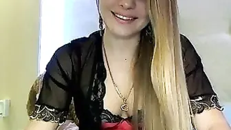 snowwhite4you myfreecams busty bitch jerks pussy with phallus