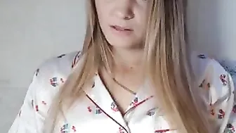 snowwhite4you myfreecams bitch with huge booty caresses hairy cunt