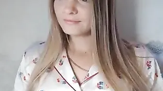 snowwhite4you myfreecams bitch with huge booty caresses hairy cunt