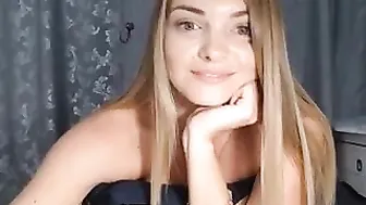 snowwhite4you myfreecams busty chick caresses shaved pussy