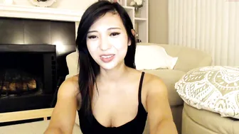 sendtacomoney myfreecams juicy babe fucks her shaved pussy