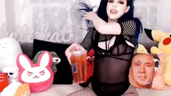 kati3kat myfreecams punt sucks sex toy