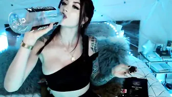 kasarawood myfreecams gorgeous female licks dildo