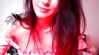 kasarawood myfreecams spectacular devil smartly jerks off her dildo