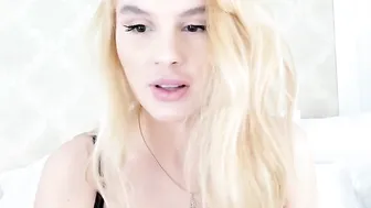 jewelles myfreecams blonde slut fucks pussy with phallus