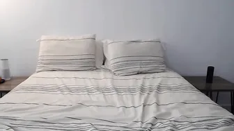 alyssashy myfreecams black-haired lady caresses boobs