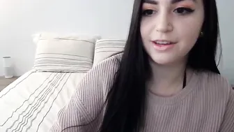 alyssashy myfreecams slut fucks the cap with his fingers