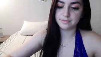 alyssashy myfreecams gorgeous babe fucks her shaved pussy