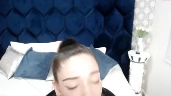 victtoria_lee chaturbate amazing babe jerking her shaved cunt