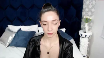 victtoria_lee chaturbate amazing babe jerking her shaved cunt