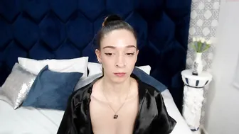 victtoria_lee chaturbate elite woman pulls a cap