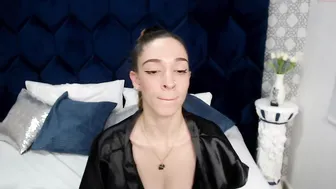 victtoria_lee chaturbate elite woman pulls a cap