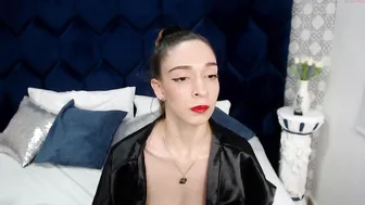 victtoria_lee chaturbate elite woman pulls a cap