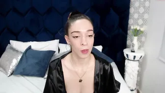 victtoria_lee chaturbate ardent beauty fondles intimate places