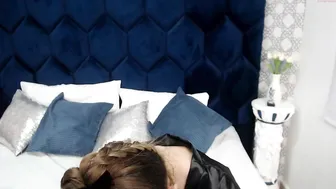 victtoria_lee chaturbate ardent beauty fondles intimate places