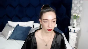 victtoria_lee chaturbate gorgeous confused fingering both holes