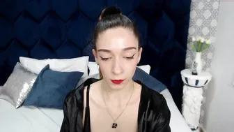 victtoria_lee chaturbate gorgeous confused fingering both holes