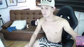 violet_hanstone chaturbate pretty woman sitting in a chair