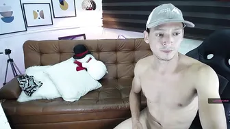 violet_hanstone chaturbate sexy chica in the kitchen