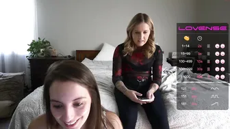 sophie_fennec chaturbate cute little woman pulling nipples