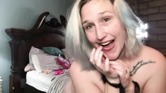 ThiccLouise fiercely jerking off her fat pussy