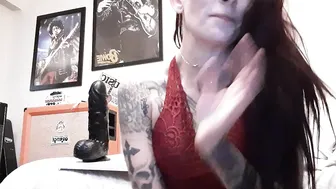 Yanasincell chick with slack tits dancing in front of the camera