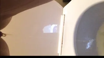 Savannah Steele skinny squirt stretches the vagina