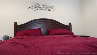 RoselynnLocks sexy lady jerks off pussy with vibrator