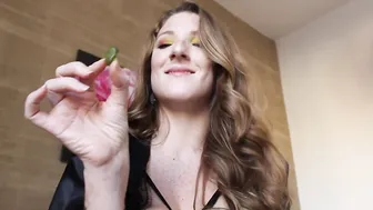 Littleredheadlisa attractive babe caresses lips sex