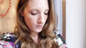 Littleredheadlisa busty lady posing in fr