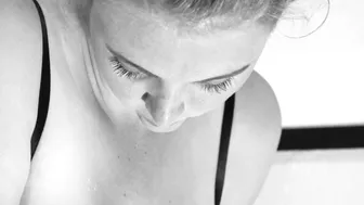 HayleeLove  sexy housewife gets fucked in the kitchen