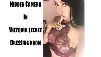 JasmineGTv busty slut gently wrestles pussy