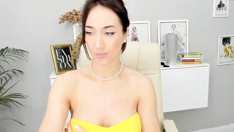 finestchantilly shows pussy