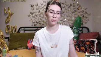 daydreamur_gurl fat chick fucks cunt with phallus