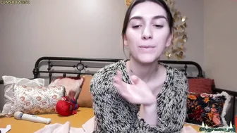 daydreamur_gurl black-haired bitch passionately masturbates cunt