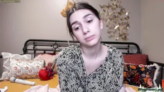 daydreamur_gurl black-haired bitch passionately masturbates cunt