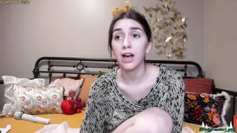 daydreamur_gurl black-haired bitch passionately masturbates cunt