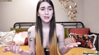 daydreamur_gurl gorgeous bitch strips and jerks off