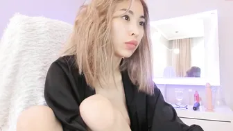 assuri_yu pretty lady undresses in the kitchen