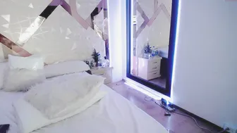 scarlett_ashton_ps gorgeous jerks off a banana and cums.