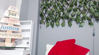 msschloe_ Juicy brunette fucks both holes hard